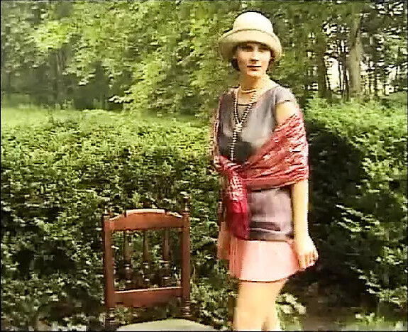 Milf Uschi befridigt sich Outdoor Srebergarten