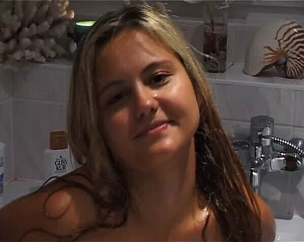 Blondine Jahre blaesst ihrem ersten Casting direkt Badewanne