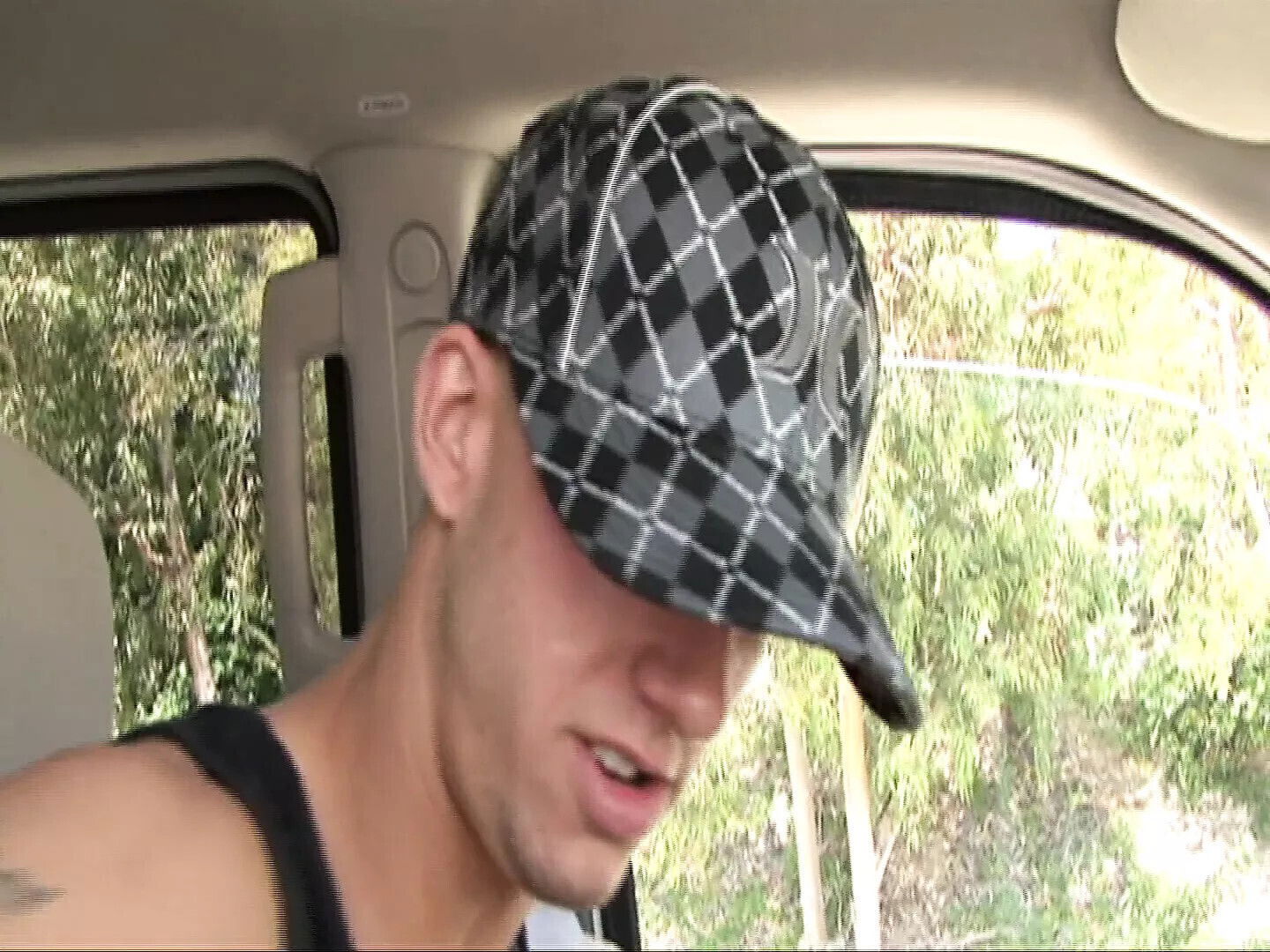 Reich Notgeile Milf bestellt sich toyboy fuer deepthroat ficken