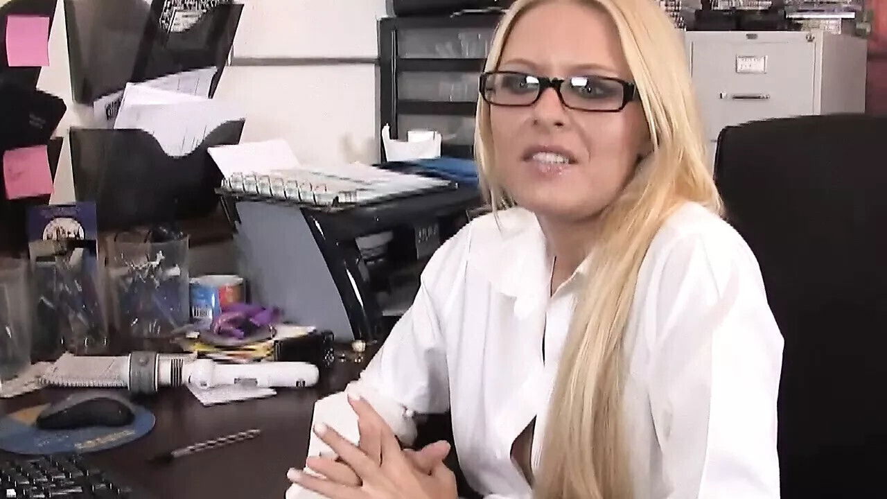 Workaholic gave nice Blow Handjob