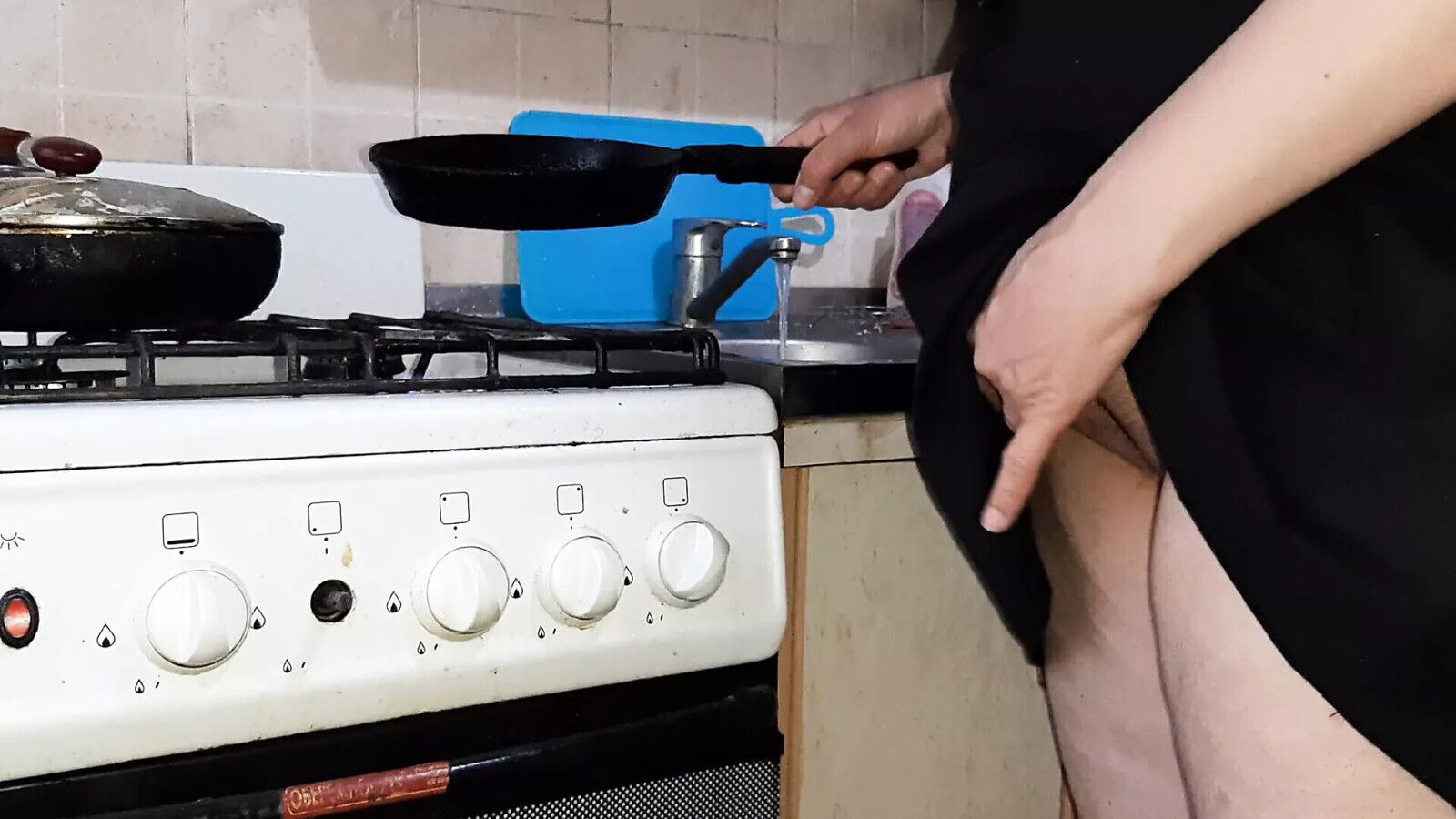 Hidden camera filming housewife cooking masturbating Lesbian-candys