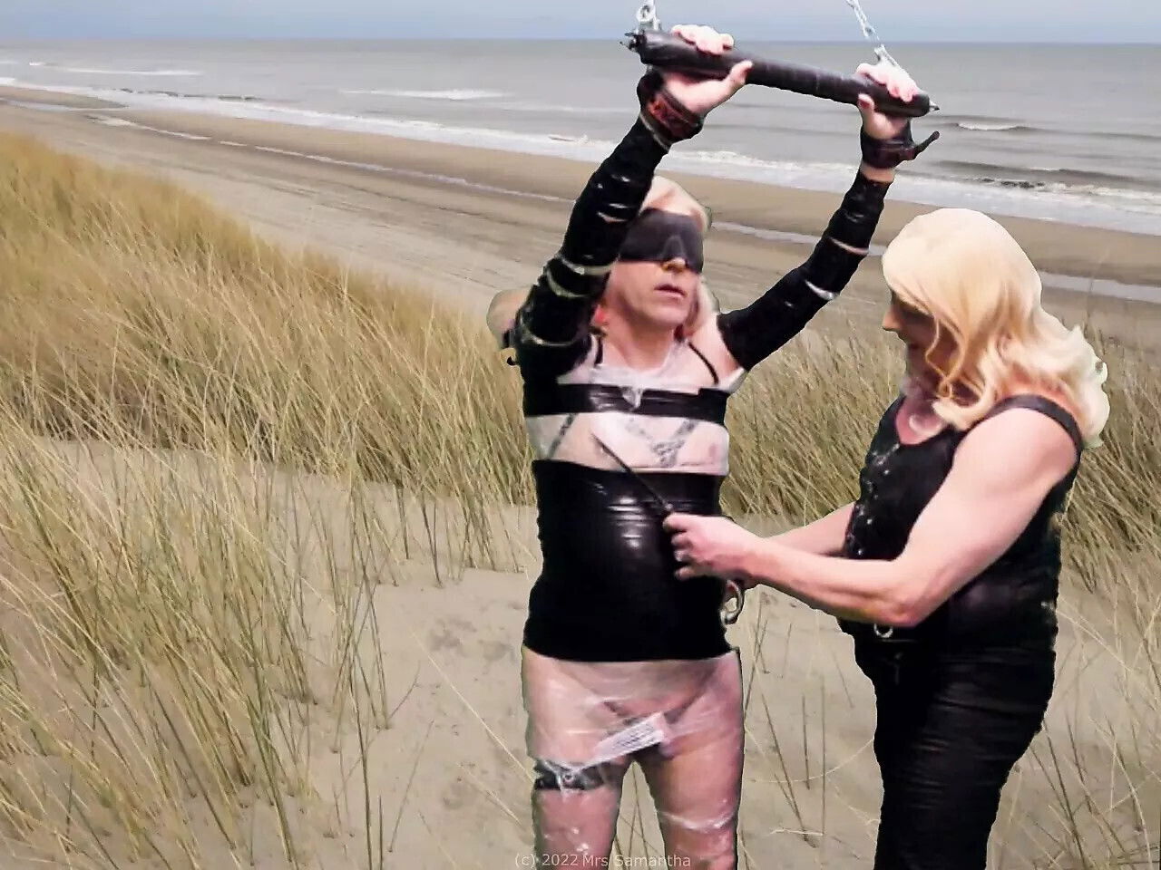 Marina makes doll with Samantha!