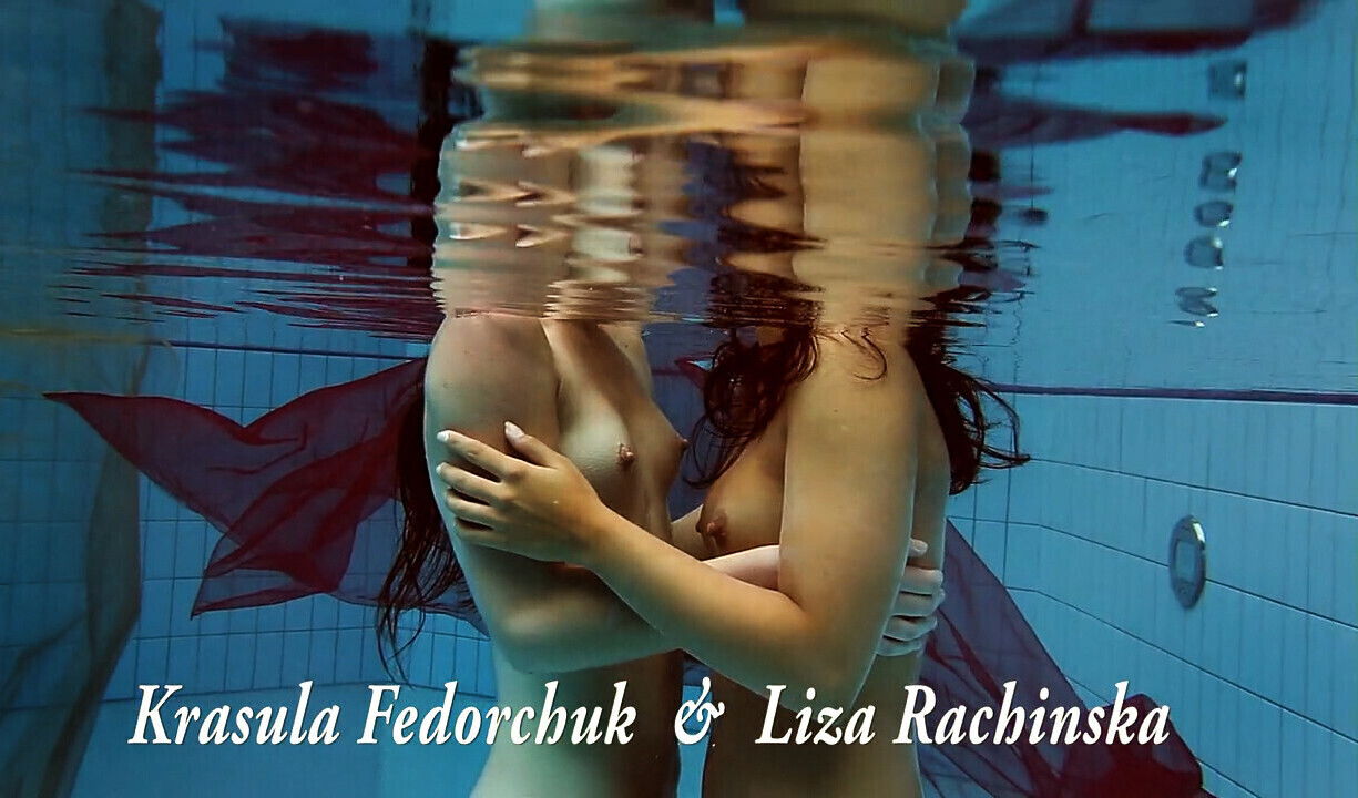 Liza Krasula enjoy pool