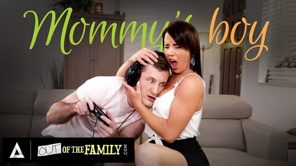 Riley Jacobs Shows Fuck Real Women Gamer Stepson