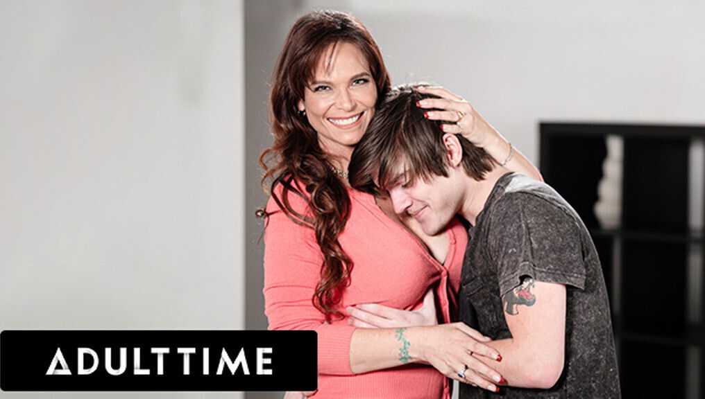 Your Stepmommy's Pussy Really Different!