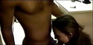 Llama a un amigo para saciar sus ganas de sexo