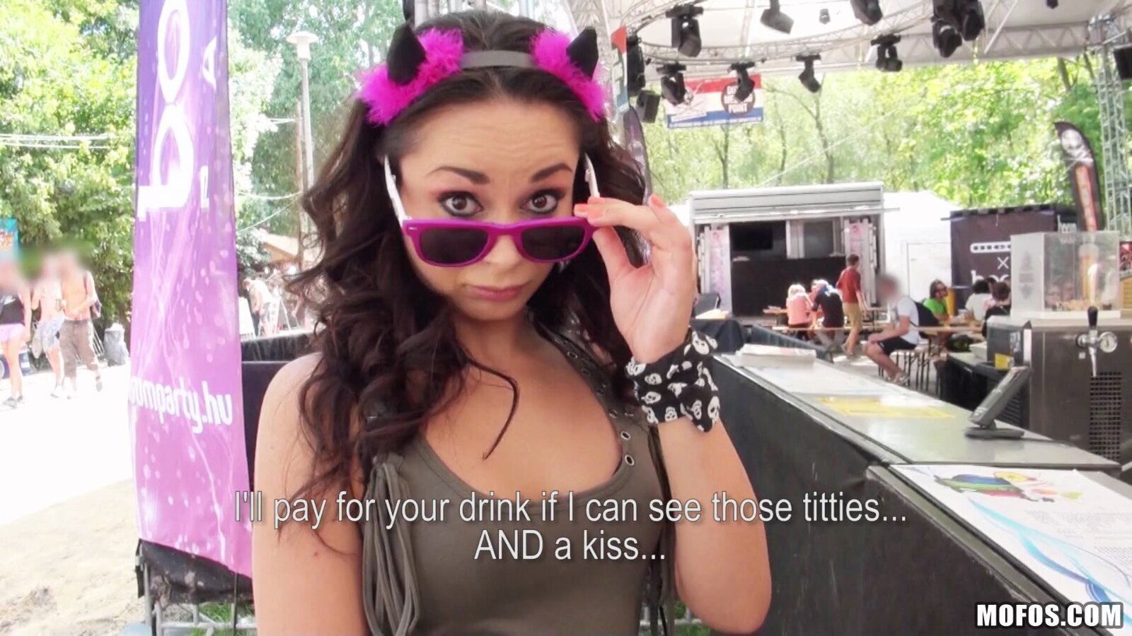 Outdoor dick sucking video with brunette Aurelly Rebel