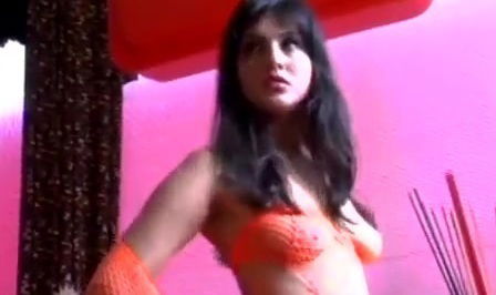 Good looking brunette Sunny Leone having with body