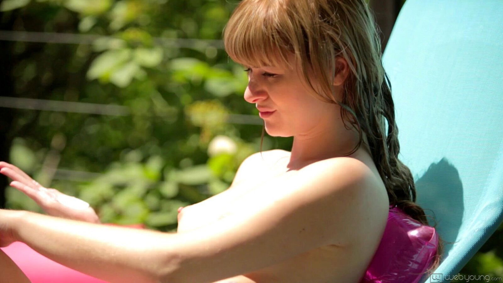 Solo sweetie Charlize Bella enjoys fingering fuck hole