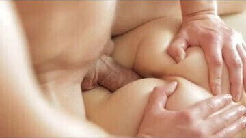 Masseur is corrupted by the beauty of her body