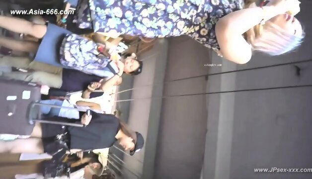 peeping chinese amateur upskirt.92