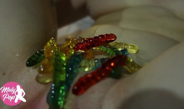 Insertion de bonbons - H c'est beau la vie pour les grandes