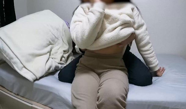 【個人撮影】日本人カップルがパジャマを脱がして生おっぱいマッサージ