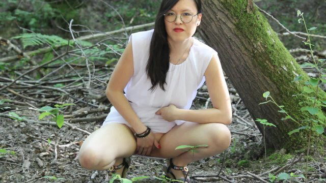 MËI-LING ASIAN S'EXHIBE FORET