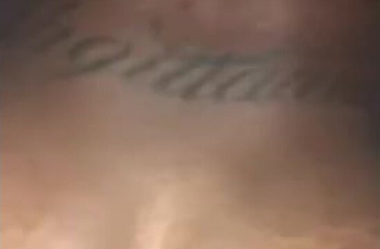 DL trap Nigga was in the liquor store he drop some money on the floor and I bent over to pick it up 