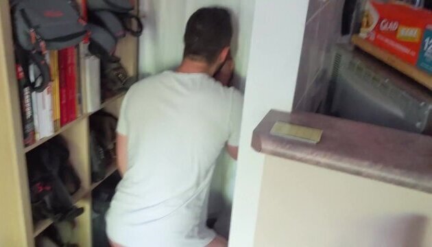 Sucking Uncut Tradie Homemade Gloryhole