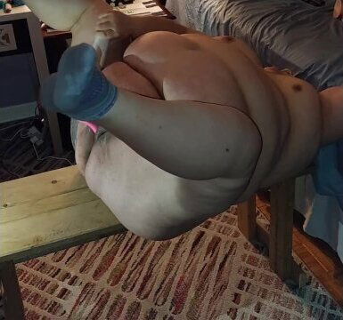 Ssbbw uses favorite wand pussy