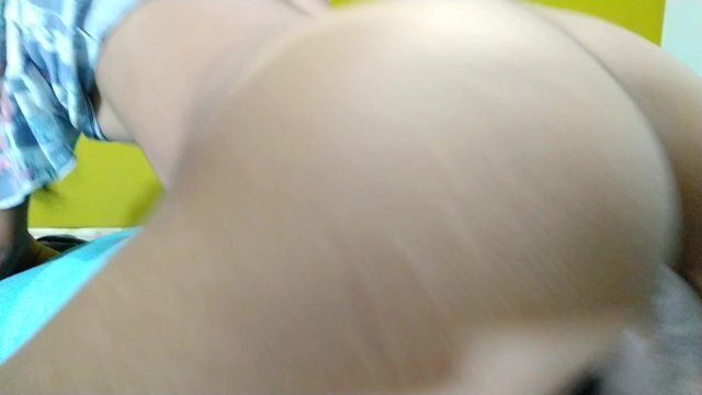 esta morena culona pone saltar verga bien rico culazo