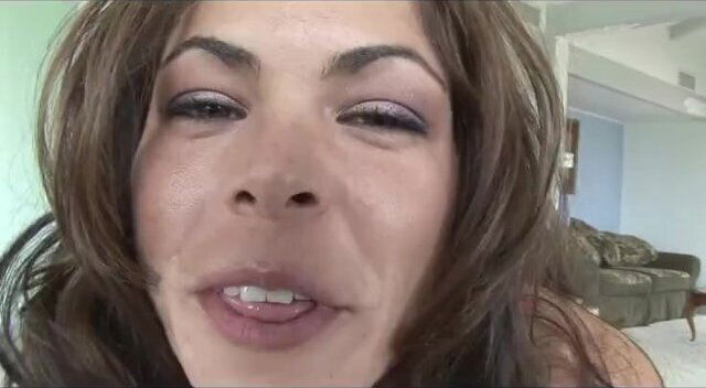 Gal Gadot Look Alike Sucking and Giving Boobjob To Her Boyfriend Every Morning