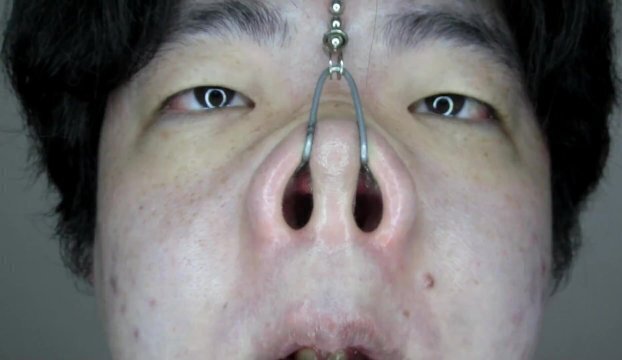 豚のオナニー　20220419　鼻フックを強く吊り上げて固定しているところと映り方を確認しているマゾ豚の動画です　7分以降は強く吊り上げて少し経った後のマゾ豚です