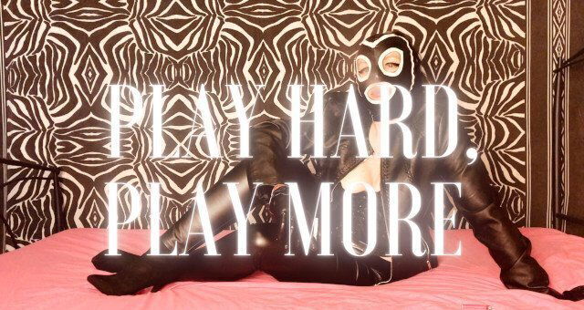 Miss CoupleToe adora fumare, succhiare il cazzo e prenderlo da dietro 😈 SEGUIMI sui miei social 😘