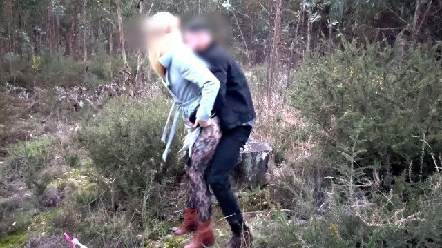 blonde couldn't stand being horny gave pussy spanking