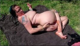 Sexy American milf bathing yard neighbors see.