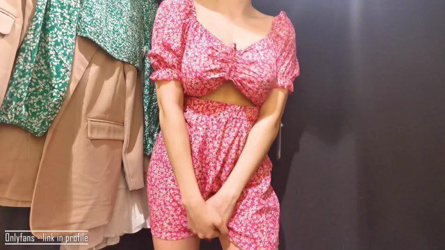 Milf showed body dressing room