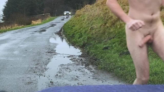 **REAL CAUGHT** TEEN CAUGHT NAKED OUTSIDE JERKING PUBLIC ROAD