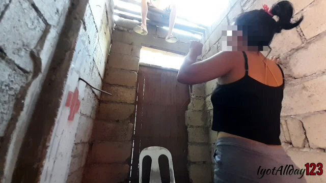 Misis kinantot kabet umakyat pader, muntik mahulog (risky pinay fuck)