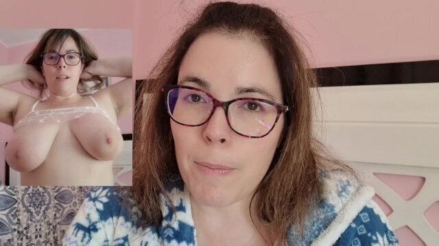 Chupando tetas y pezones. Madre loca enamorada se chupa las tetas y los pezoncitos - Evita Camila 