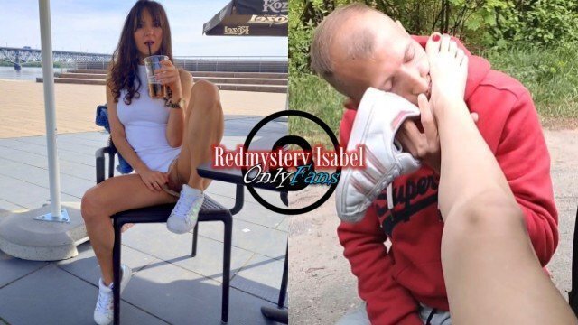 Publiczna adoracja ślicznych stóp polskiej dziewczyny