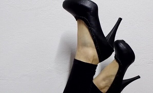 retourne pour puisses toucher voyant talons hauts