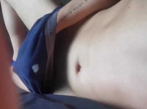 sborro nelle mutande mentre urlo piacere, ragazzo anni caldo