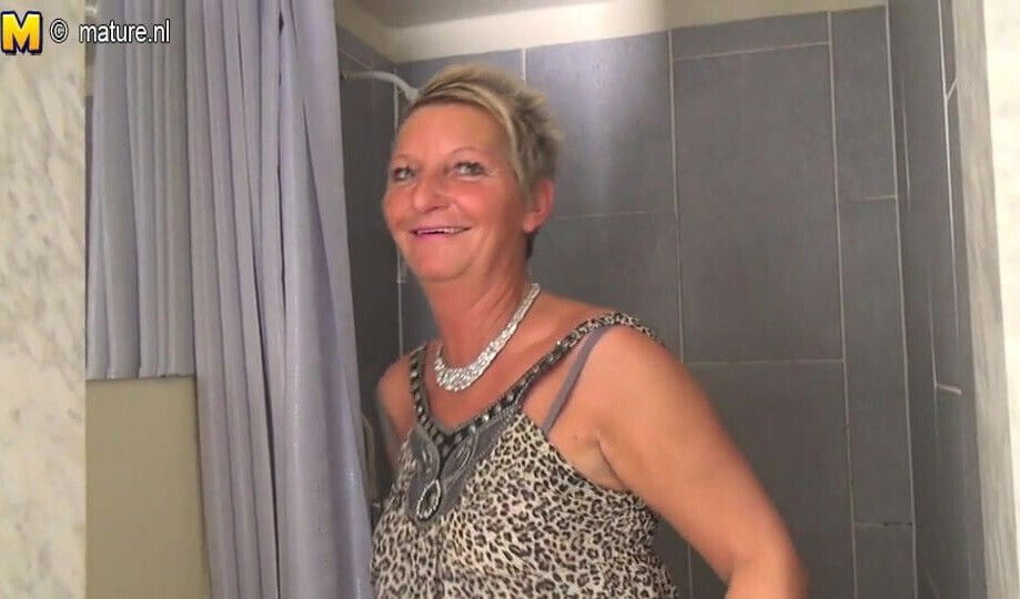 Amateur granny with elastic body needs a good fuck