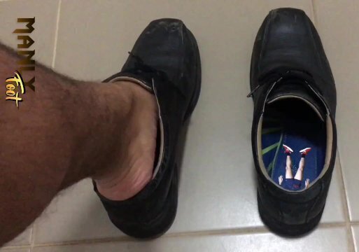 ABOUT BEING CRUSHED SOLES MANLYFOOT TINY CRUSH MACROPHILIA PARAPHILIA🦶