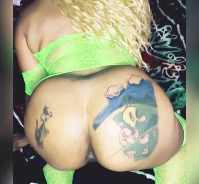 Twerk green fishnets