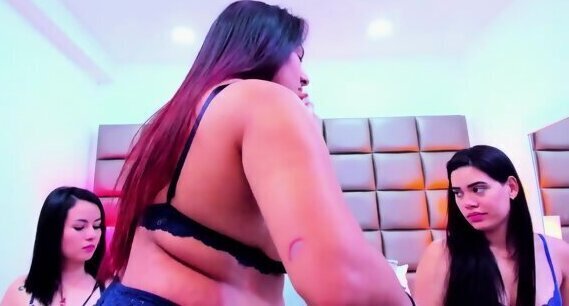 Foursome chubby lesbians party