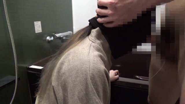 【口オナホ】M女に水を飲ませてイラマチオ2