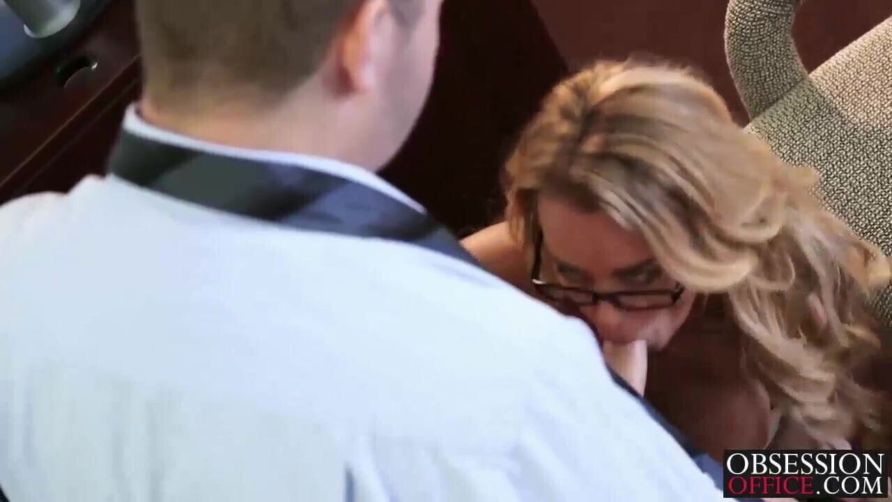 Corinna likes live life