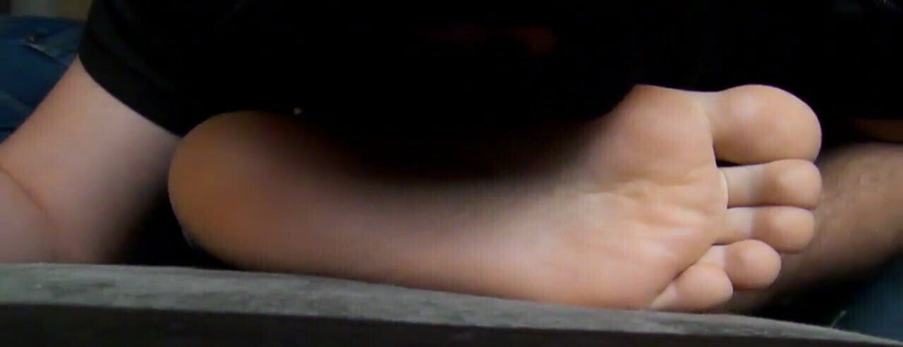 Worshiping girlfriend's feet 9