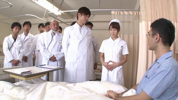 Cute nurse Syunka Ayami eagerly gets knees dirty