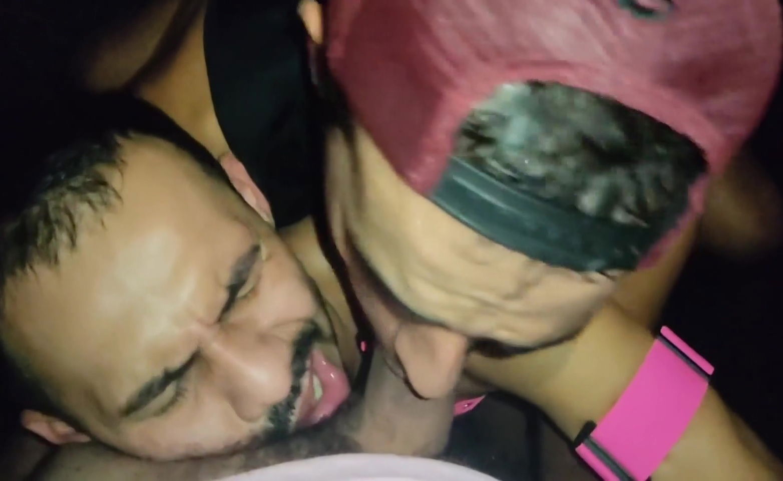 Orgia Bareback Pt01 Com Marc Ferri, Maldonato Gp E Social Sem Camisa Nas Cabines Do Dedalos Bar (completo No Red) 15 Min