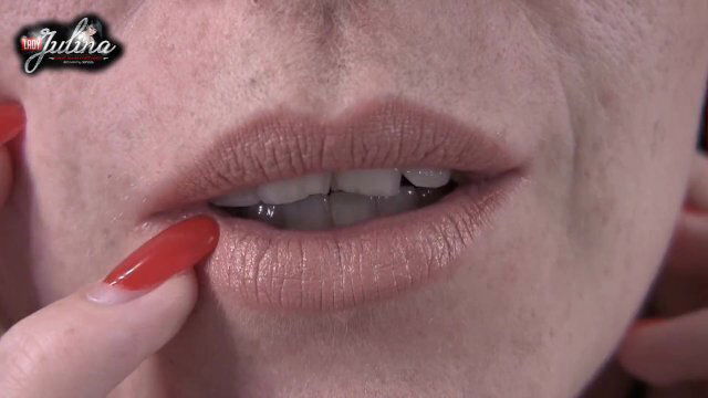 Sklaven Erziehung Worship einer Domina Lippen FemDom