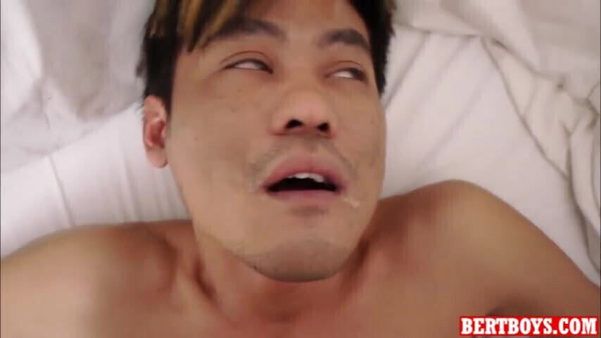 Watch bang this horny Vietnamese