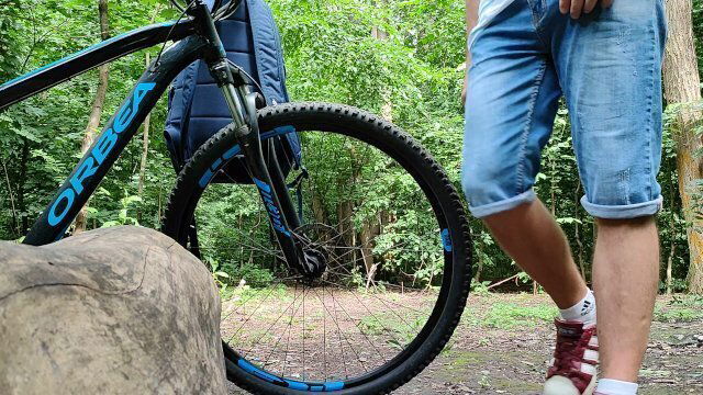 Мастурбация лесу,спугнули😱