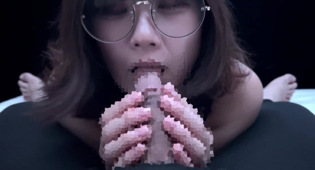 後輩の女子大生に網タイツで足コキ♡濃厚フェラで口内射精いっぱいごっくんしてくれました♡