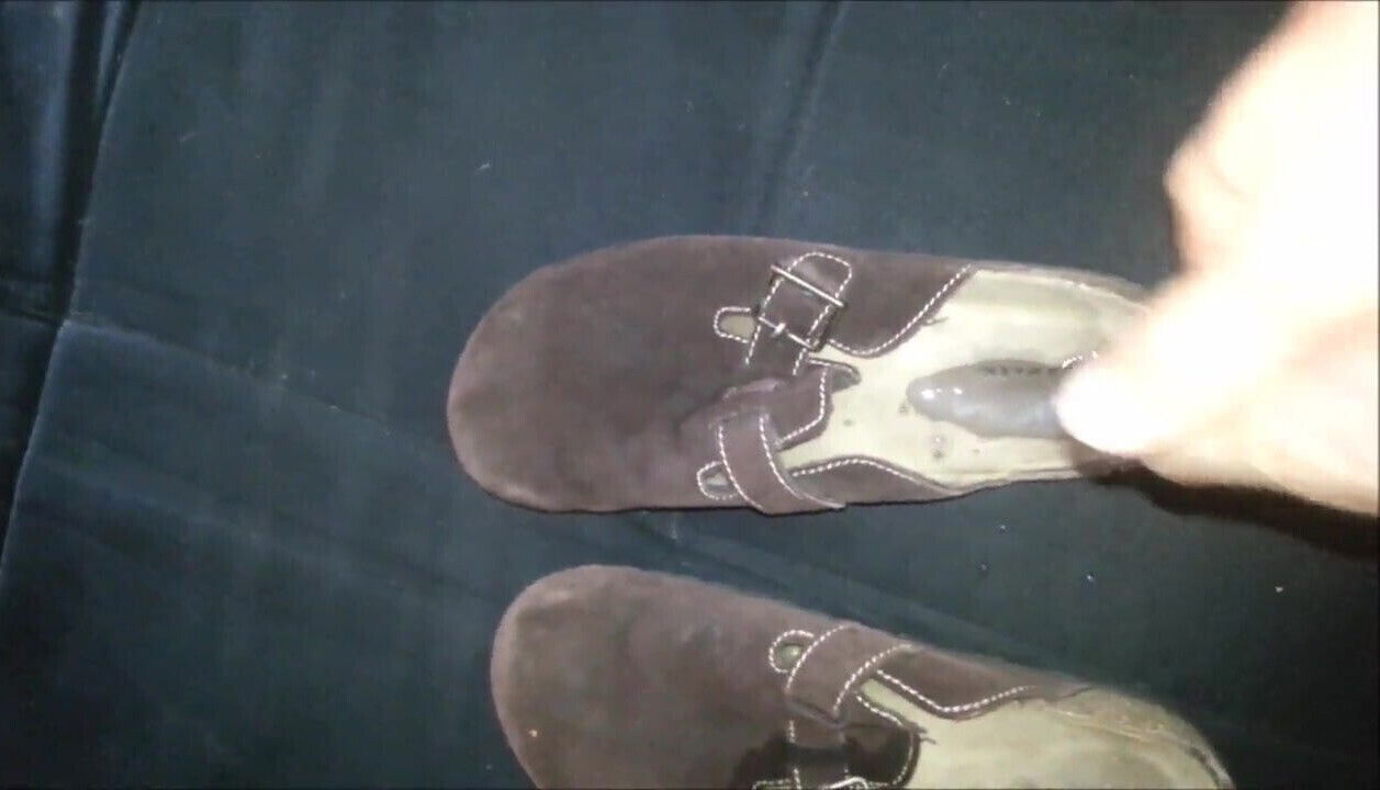 cumed look like brikenstock clogs