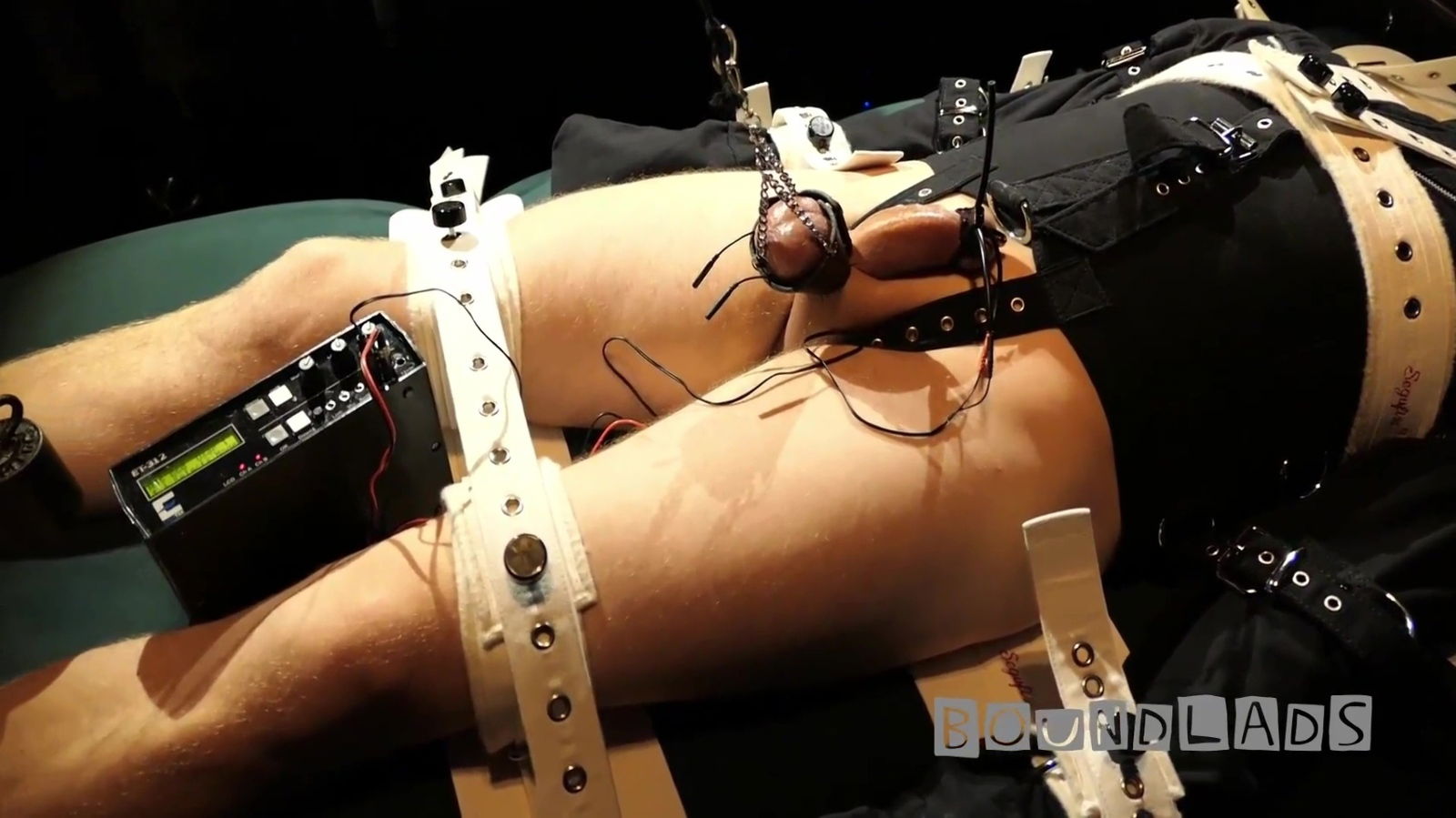 Boundlads - Kinky Sub 24 Min