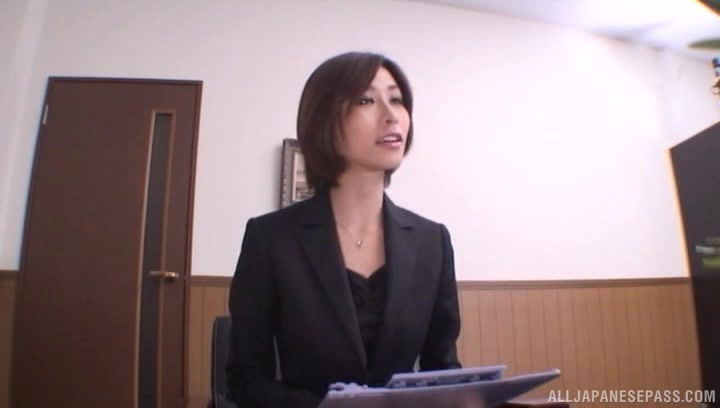 Japanese secretary sucking boss's dick Akari Asahina